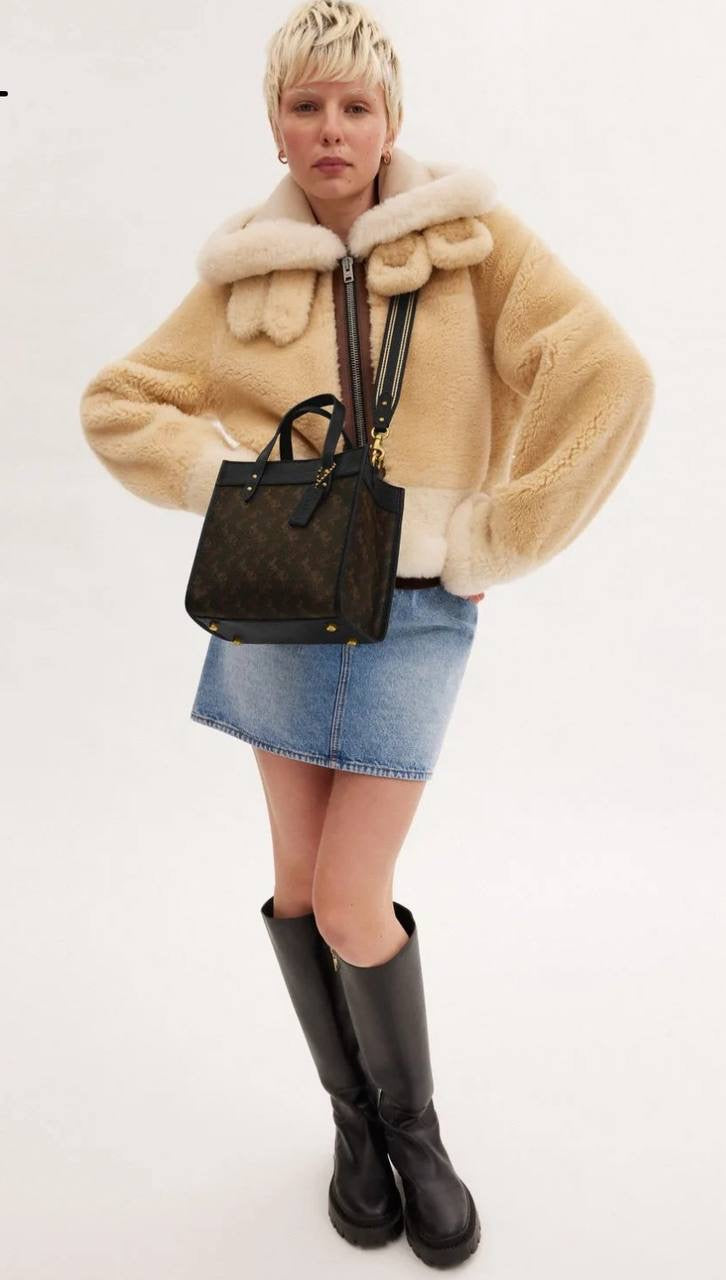 Coach Field Tote 22 With Horse And Carriage