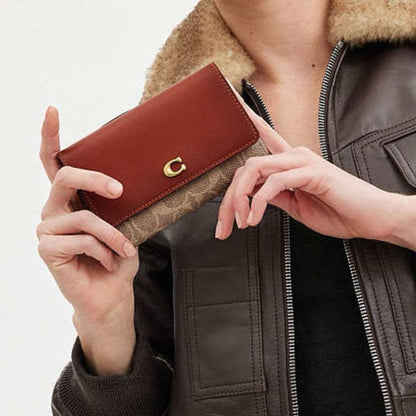 Essential Medium flap wallet