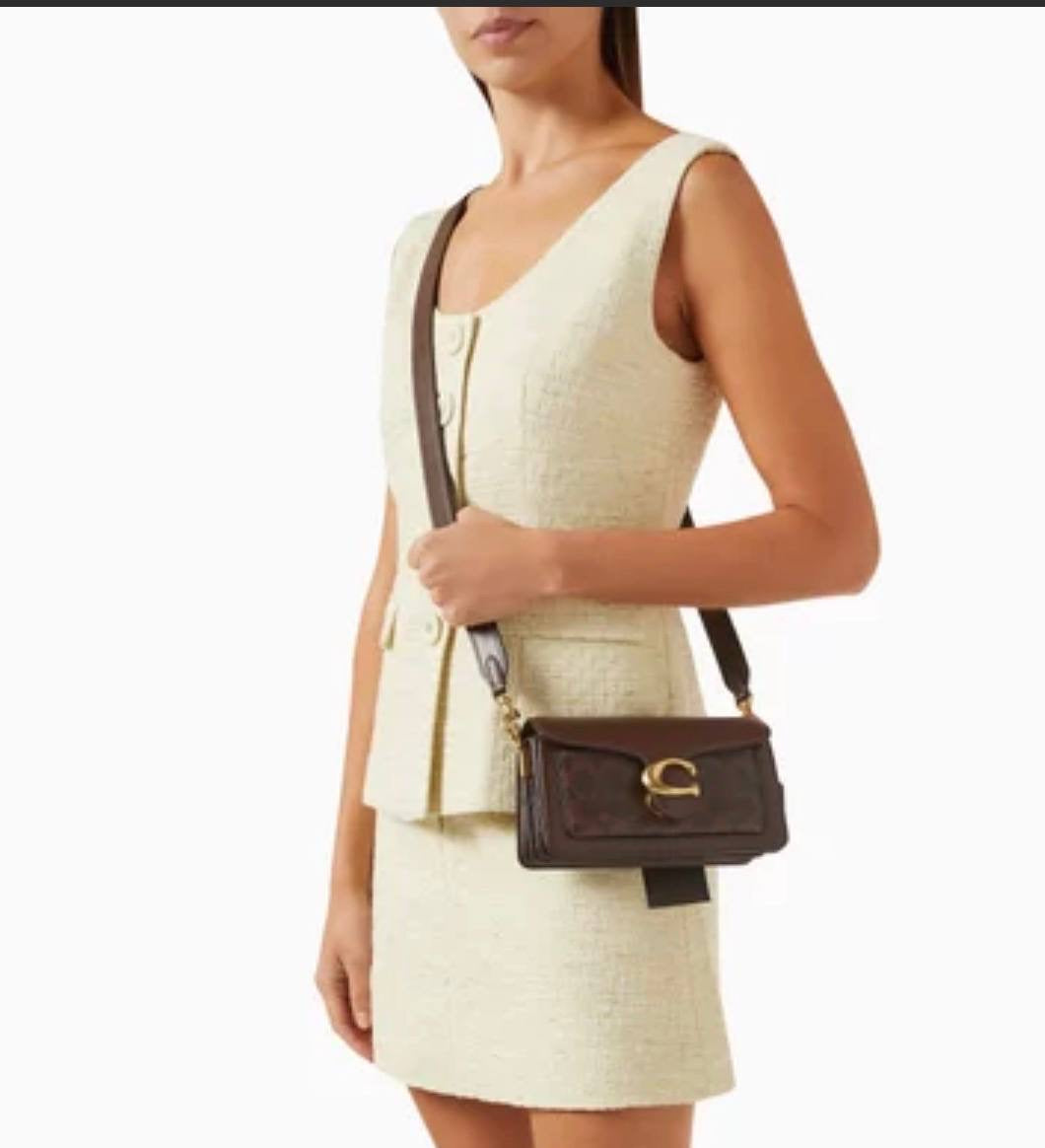 Tabby 26 shoulder bag in signature